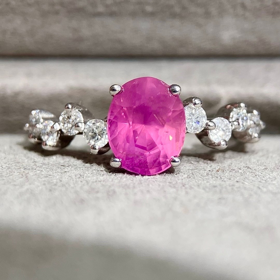 14k Gold 1.91 Ctw Natural Padparadscha Sapphire & Diamond Ring: Ref:231110351 // gold content:14k gold // ring size:7. 25us // // main gemstone:padparadscha sapphire // shape:oval // carat weight:1. 63ct // color:orangish pink // treatment:natural // // adjacent