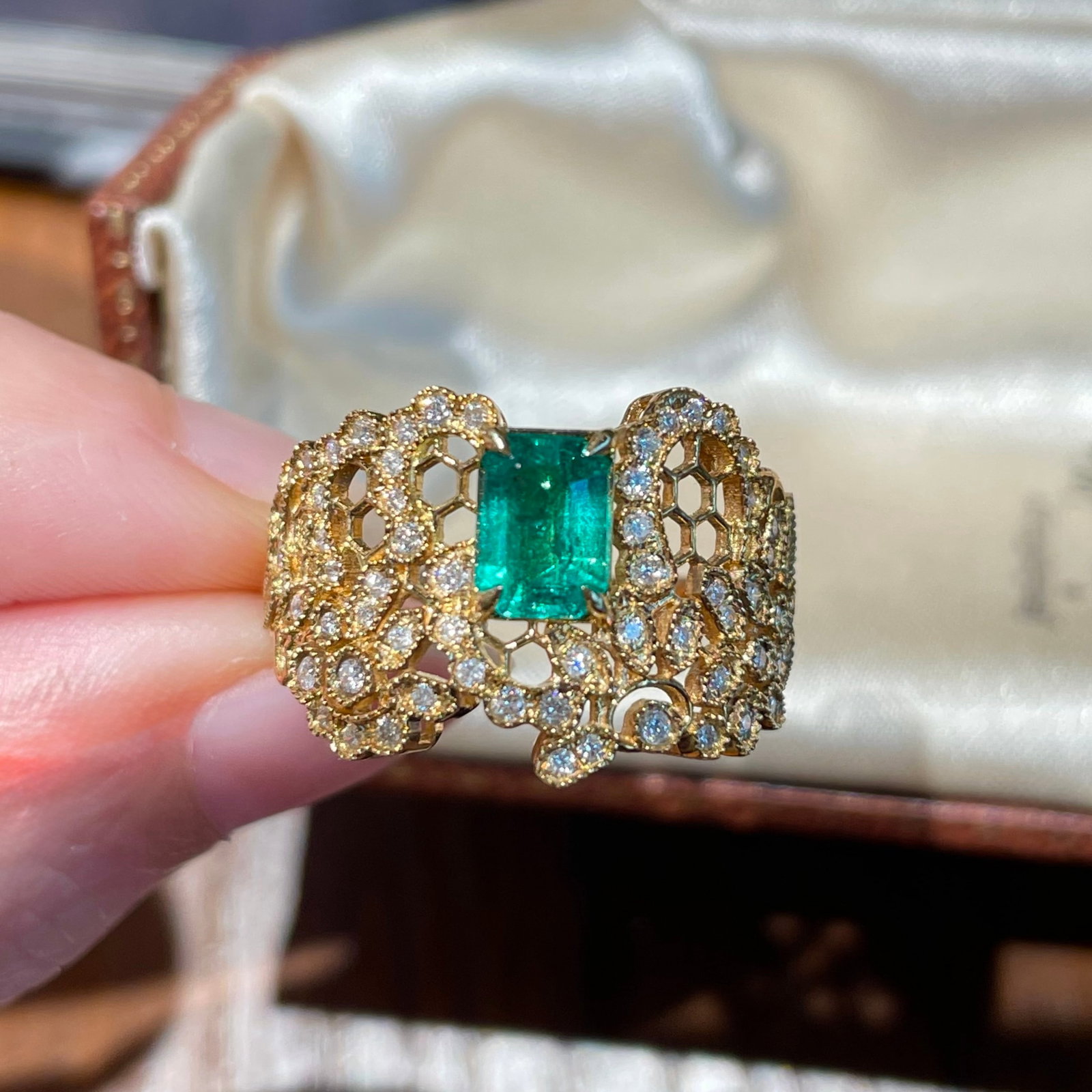 14k Gold 1 Ct Vivid Green Natural Emerald & Diamond Ring - 5