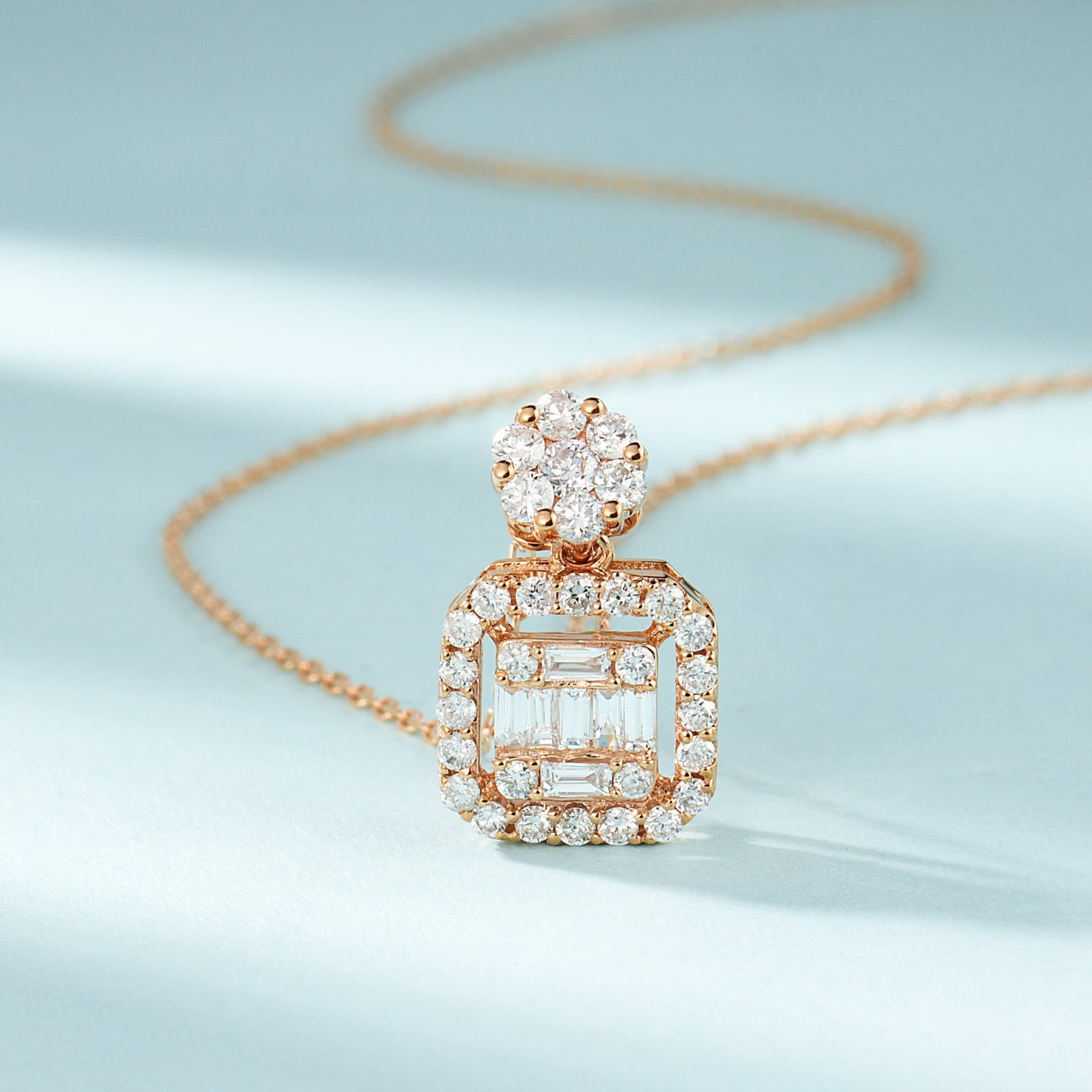 14k Gold 0.43 Ctw Natural H Diamond Necklace: Ref:231110381 // gold content:14k gold // main gemstone:diamond // shape:baguette // carat weight:0. 09ct // clarity grade:vs-si // color:h // treatment:natural // // adjacent gemstone 2 : diamond //