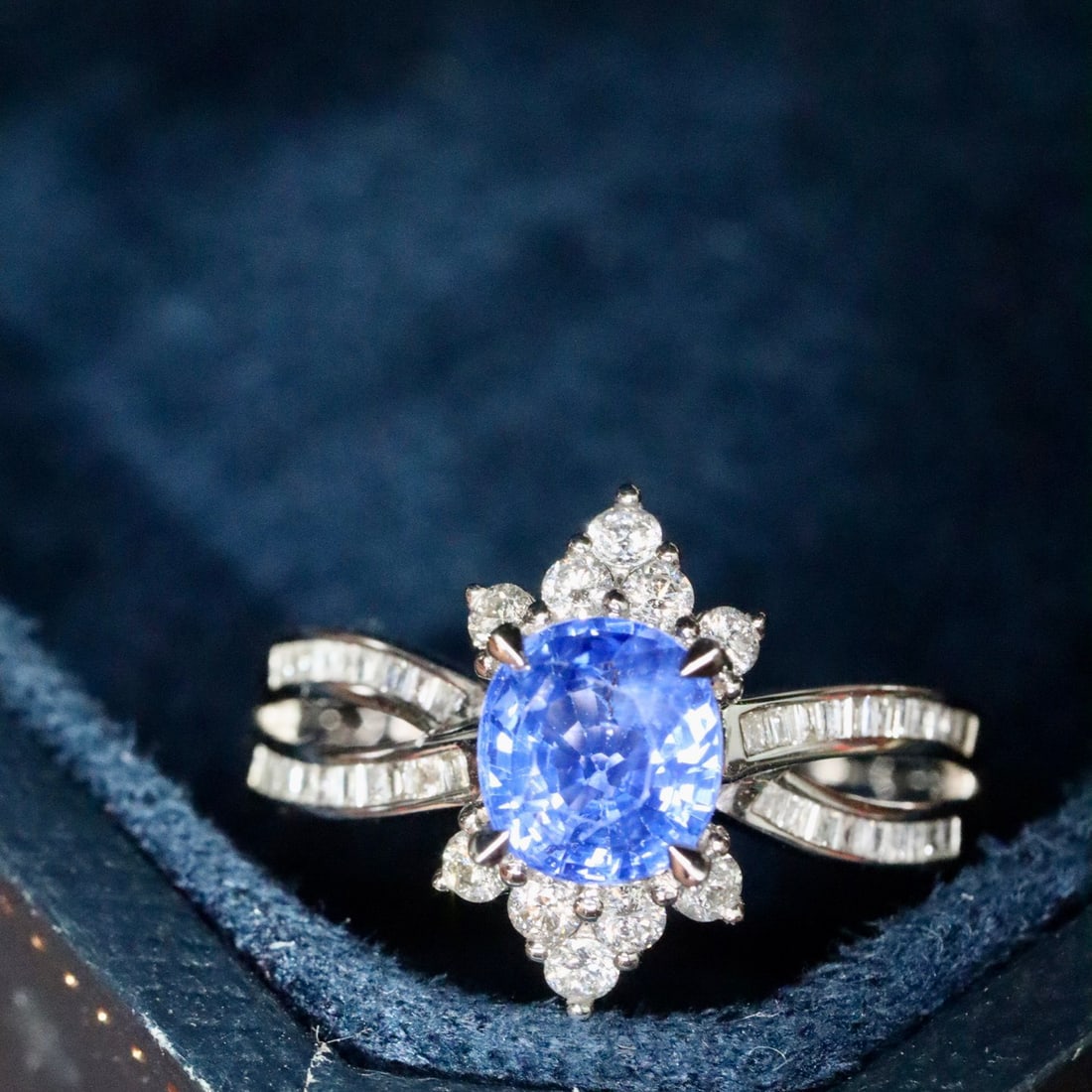 14k Gold 1.53 Ctw Natural Sapphire & Diamond Ring: Ref:231110387 // gold content:14k gold // ring size:7. 25us // // main gemstone:sapphire // shape:oval // carat weight:1. 01ct // color:blue // treatment:natural // // adjacent gemstone 2 : diamond