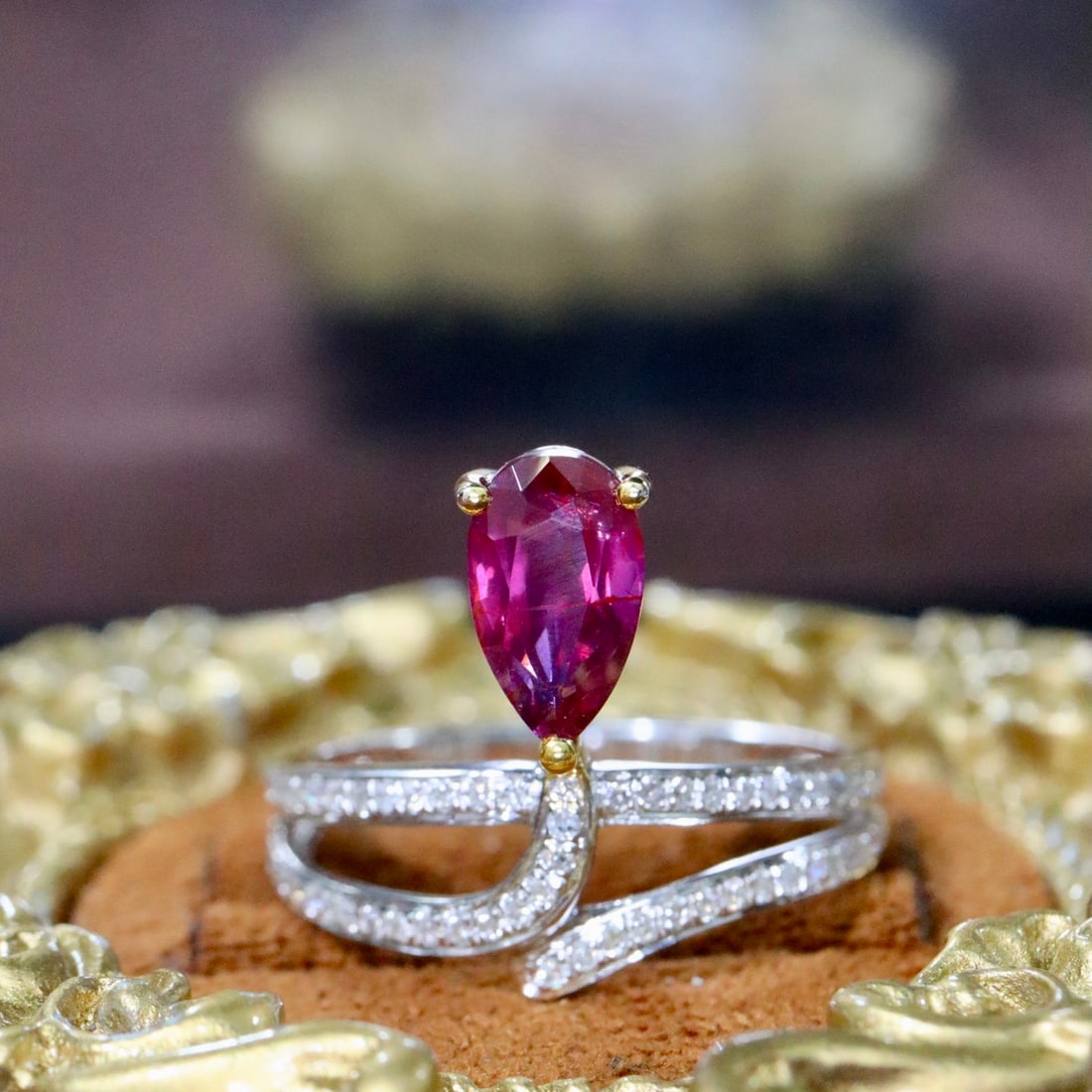 14k Gold 1.69 Ctw Natural Ruby & Diamond Ring: Ref:231110390 // gold content:14k gold // ring size:7. 25us // // main gemstone:ruby // shape:pear // carat weight:1. 44ct // color:red // treatment:natural // // adjacent gemstone 2 : diamond //