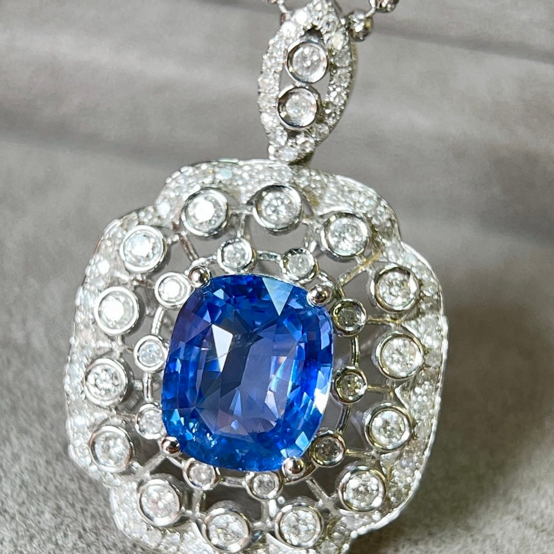 14k Gold 3.64 Ctw Natural Sapphire & Diamond Pendant( Without Chain ): Ref:231110391 // gold content:14k gold // main gemstone:sapphire // shape:cushion // carat weight:3. 06ct // color:blue // treatment:natural // // adjacent gemstone 2 : diamond // shape:round //
