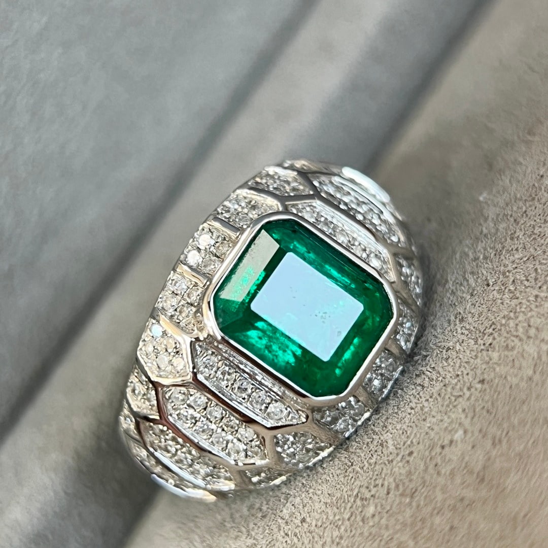14k Gold 2.45 Ctw Vivid Green Natural Emerald & Diamond Ring: Ref:231110394 // gold content:14k gold // ring size:7. 25us // // main gemstone:emerald // shape:octagonal // carat weight:1. 85ct // color:vivid green // treatment:natural // // adjacent gemstone 2