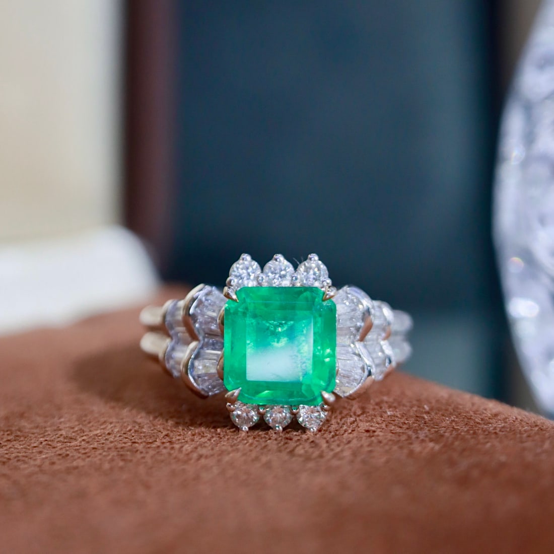 14k Gold 2.24 Ctw Natural Emerald & Diamond Ring: Ref:231110398 // gold content:14k gold // ring size:7. 25us // // main gemstone:emerald // shape:octagonal // carat weight:1. 73ct // color:green // treatment:natural // // adjacent gemstone 2 : diamo