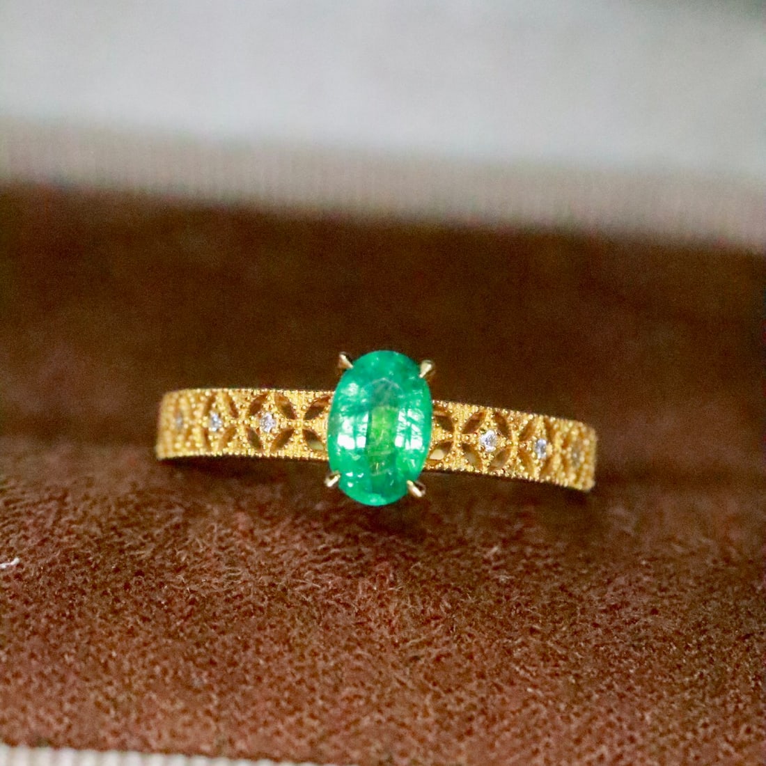 14k Gold 0.52 Ctw Natural Emerald & Diamond Ring: Ref:231110410 // gold content:14k gold // ring size:7. 25us // // main gemstone:emerald // shape:oval // carat weight:0. 50ct // color:green // treatment:natural // // adjacent gemstone 2 : diamond
