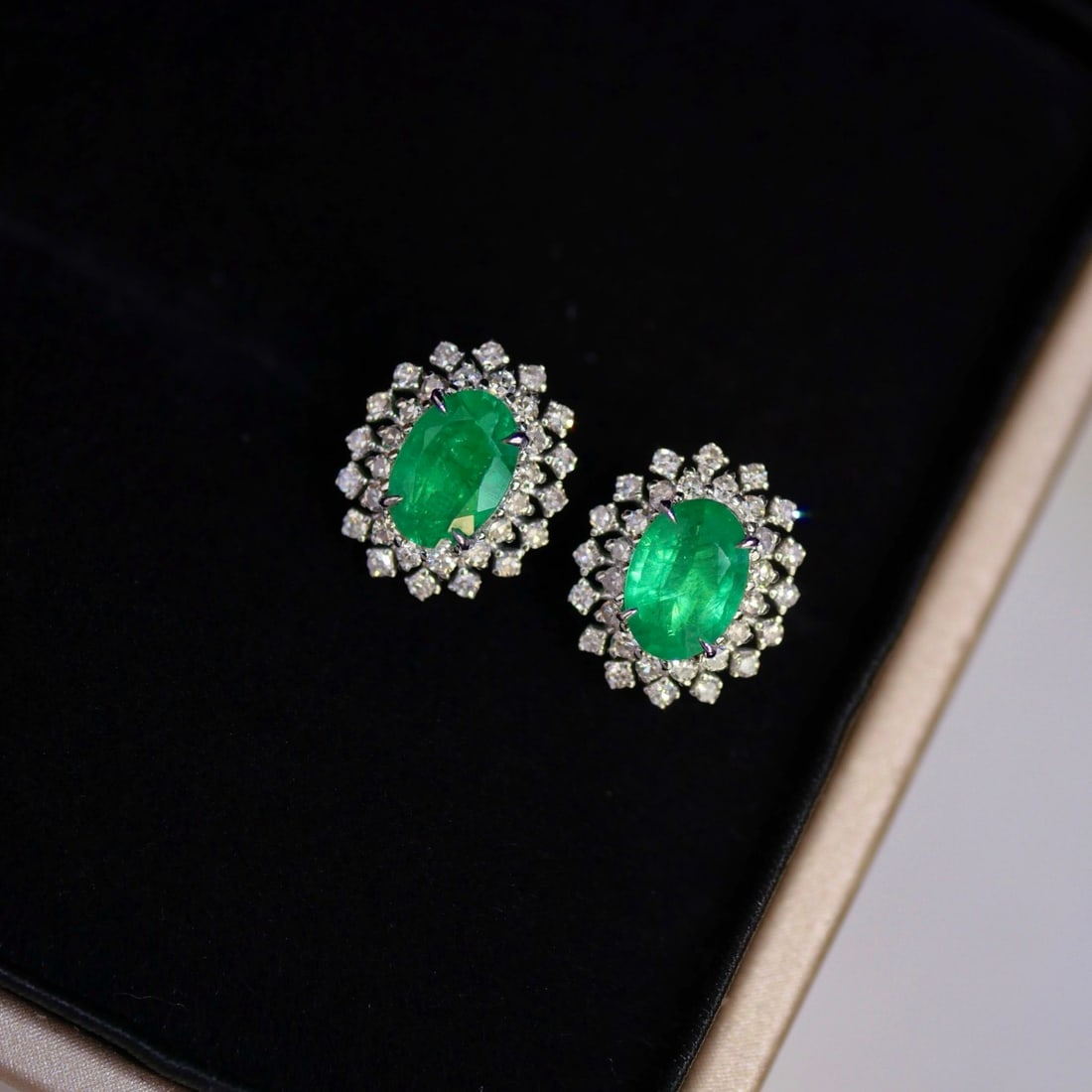 14k Gold 1.6 Ctw Natural Emerald & Diamond Earrings: Ref:231110418 // gold content:14k gold // main gemstone:emerald // shape:oval // carat weight:1. 3ct // color:green // treatment:natural // // adjacent gemstone 2 : diamond // shape:round // carat