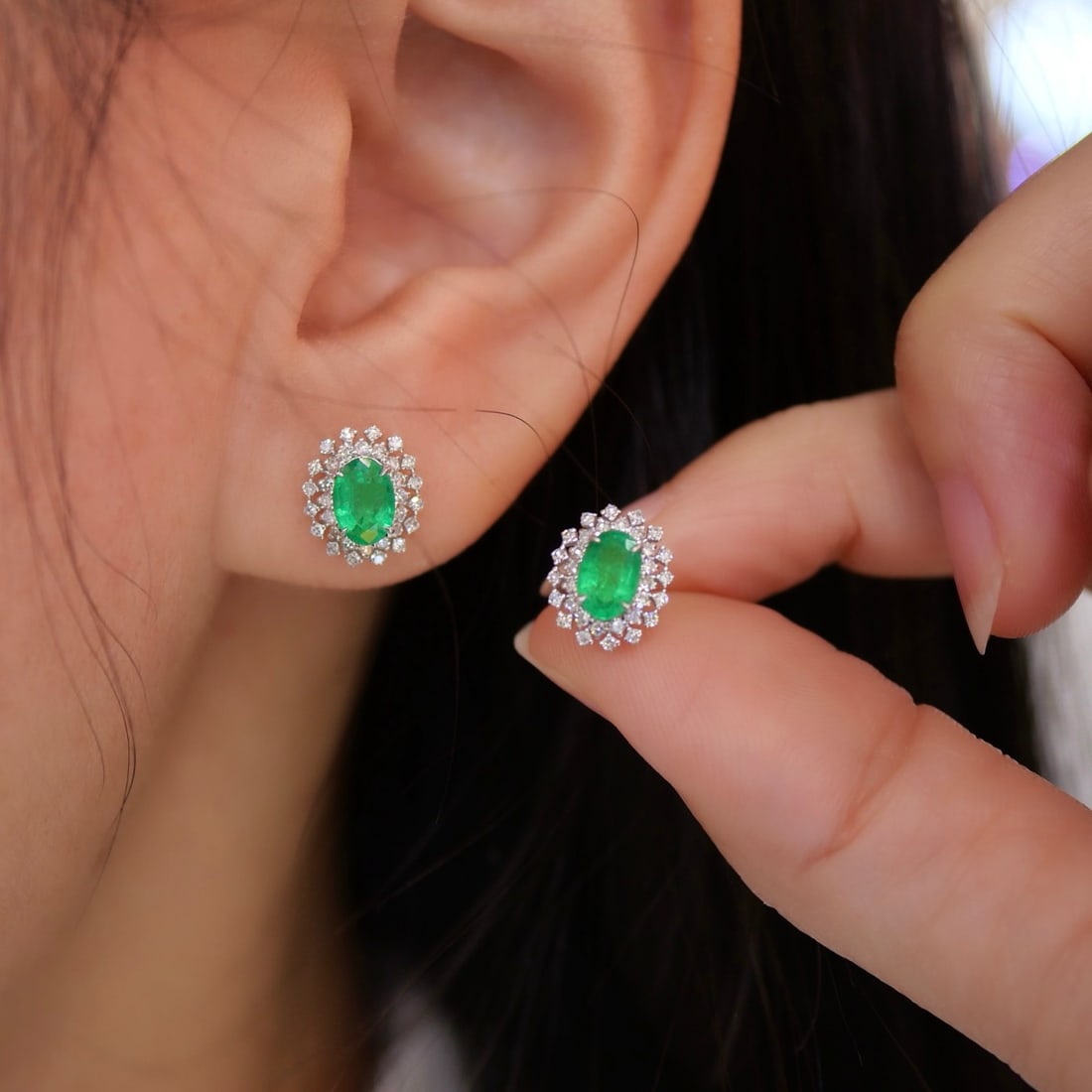 14k Gold 1.6 Ctw Natural Emerald & Diamond Earrings - 4