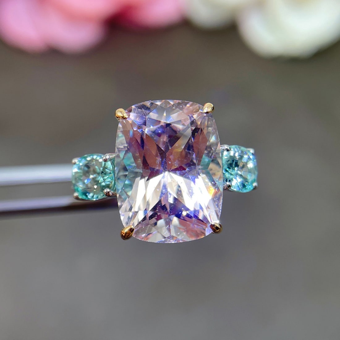 14k Gold 9.27 Ctw Natural Morganite & Beryl Ring: Ref:231110420 // gold content:14k gold // ring size:7. 25us // // main gemstone:morganite // shape:cushion // carat weight:7. 8ct // color:pink // treatment:natural // // adjacent gemstone 2 : beryl