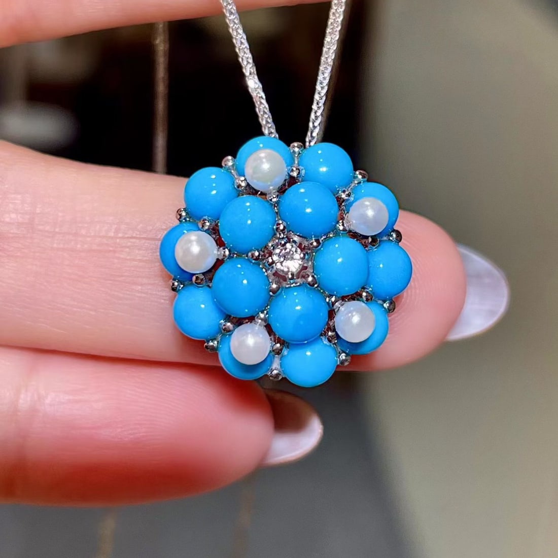 14k Gold 4.6 Ct Natural Blue Turquoise & Diamond Pendant( Without Chain ): Ref:231110425 // gold content:14k gold // main gemstone:blue turquoise // shape:round // carat weight:4. 6ct // color:blue // treatment:natural // cut grade:g // // adjacent gemstone 2 : diamond //