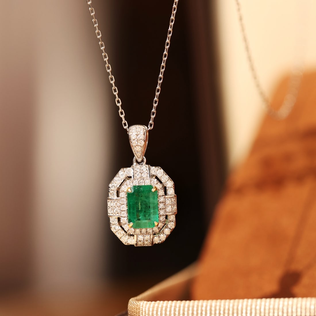 14k Gold 1.41 Ctw Vivid Green Natural Emerald & Diamond Pendant( Without Chain ): Ref:231110440 // gold content:14k gold // main gemstone:emerald // shape:octagonal // carat weight:1ct // color:vivid green // treatment:natural // // adjacent gemstone 2 : diamond // shape:round // c