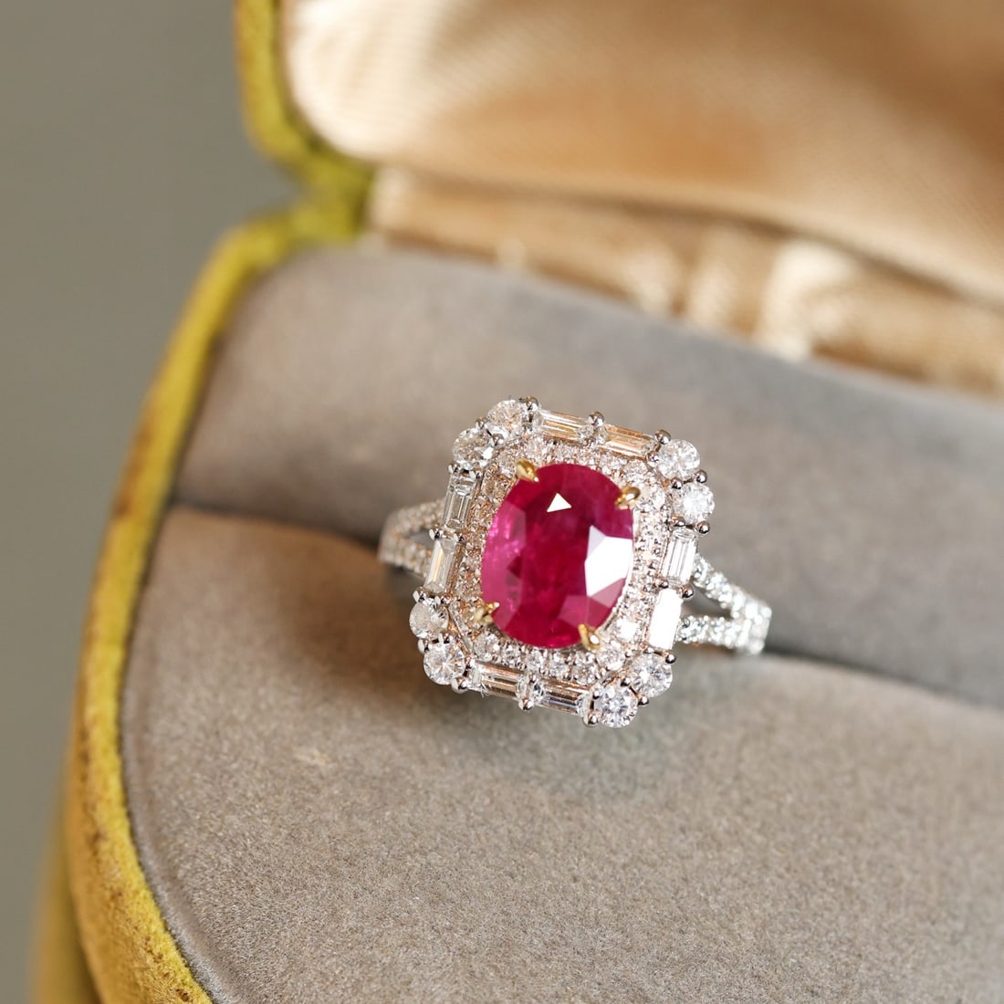 14k Gold 3.10 Ctw Natural Ruby & Diamond Ring: Ref:231110441 // gold content:14k gold // ring size:7. 25us // // main gemstone:ruby // shape:oval // carat weight:2. 09ct // color:red // treatment:natural // // adjacent gemstone 2 : diamond //