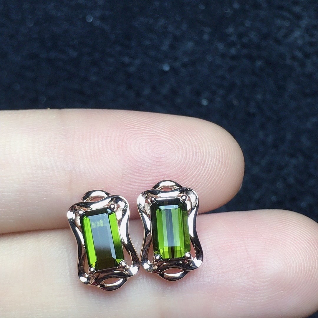 14k Gold 1.42 Ct Natural Tourmaline Earrings: Ref:231110444 // gold content:14k gold // main gemstone:tourmaline // shape:octagonal // carat weight:1. 42ct // color:green // treatment:natural // Condition: New Low Estimate: 4000 High Estimate: