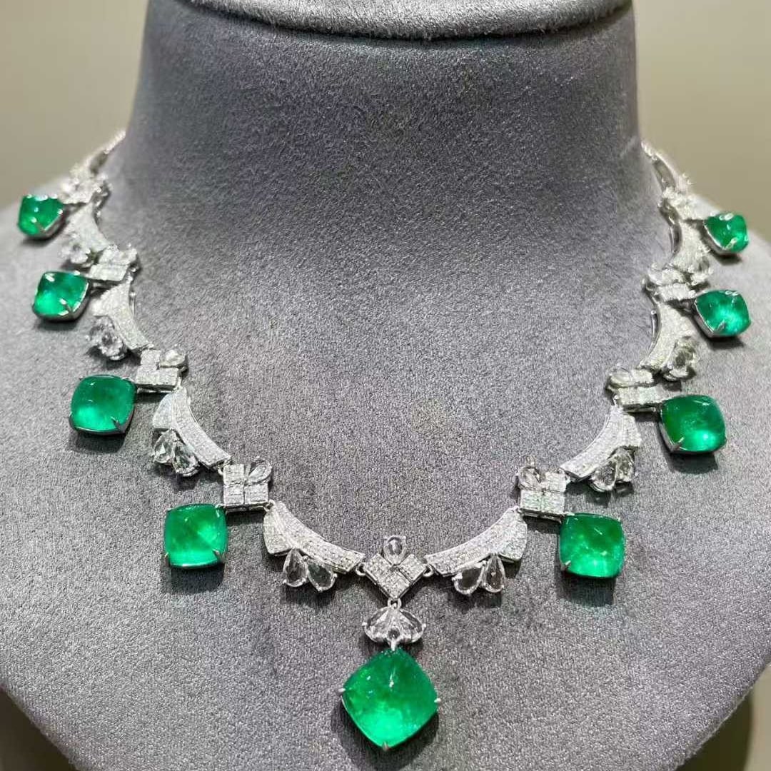 14k Gold 15.3 Ct Natural Emerald & Diamond & Sapphire Necklace: Ref:231113001 // gold content:14k gold // main gemstone:emerald // shape:sugar-loaf // carat weight:15. 3ct // color:green // treatment:natural // // adjacent gemstone 2 : diamond // shape:round // cl