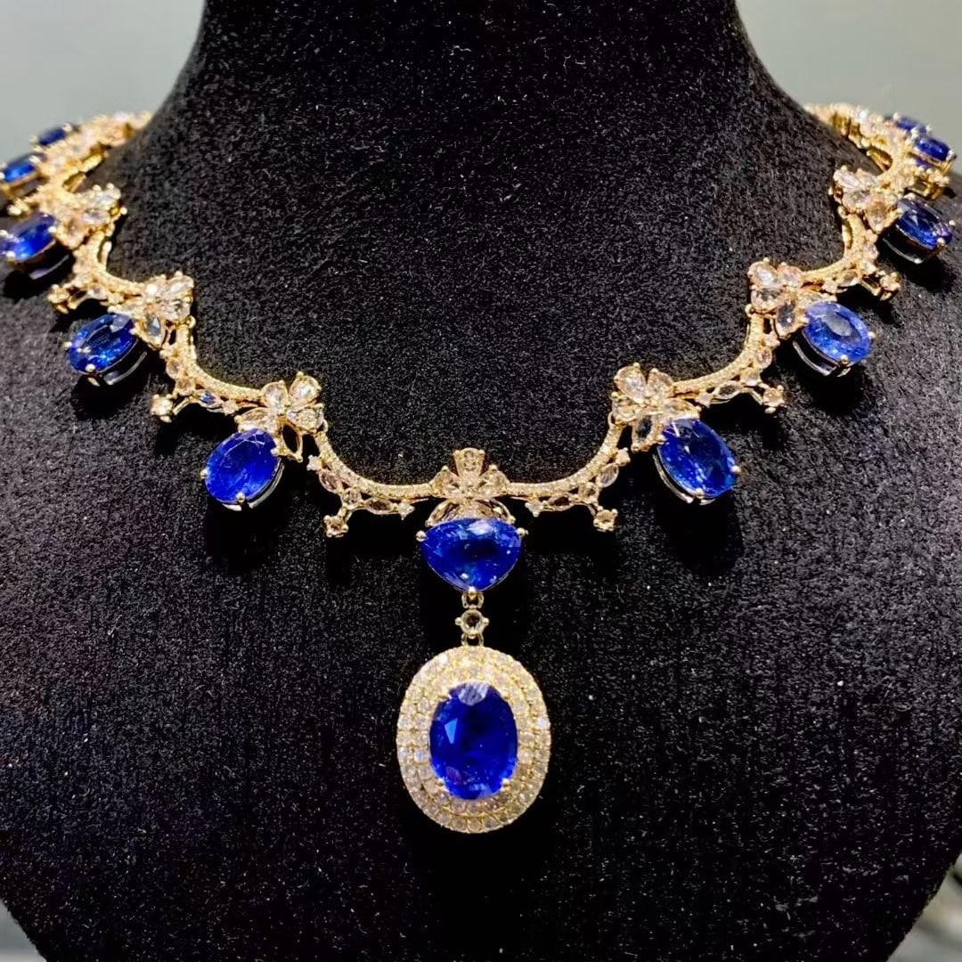 14k Gold 12.5 Ct Natural Sapphire & Diamond & Sapphire Necklace: Ref:231113003 // gold content:14k gold // main gemstone:sapphire // shape:multiple // carat weight:12. 5ct // color:blue // treatment:natural // // adjacent gemstone 2 : diamond // shape:round //