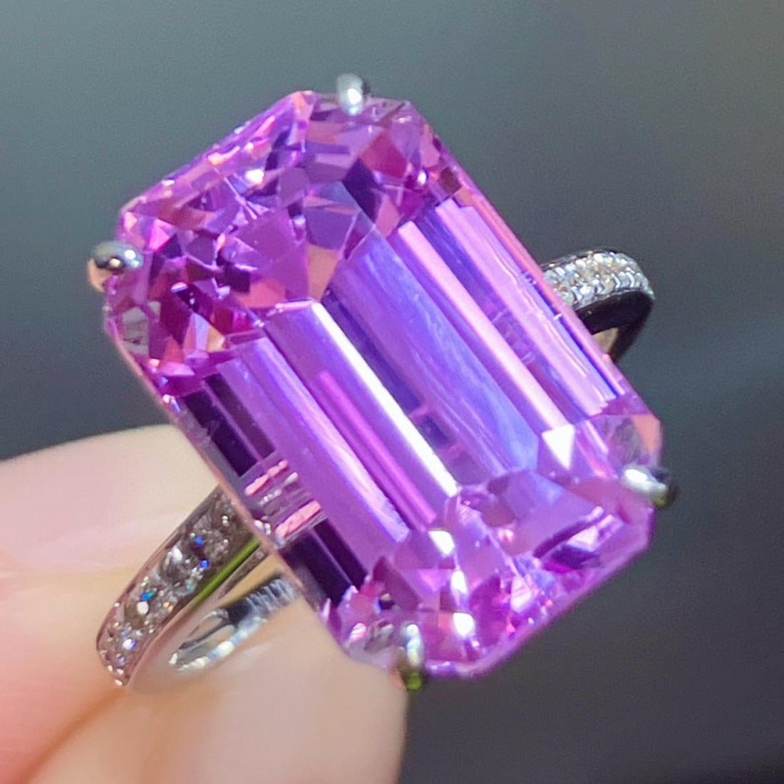 14k Gold 11.70 Ctw Natural Kunzite & Diamond Ring - 3