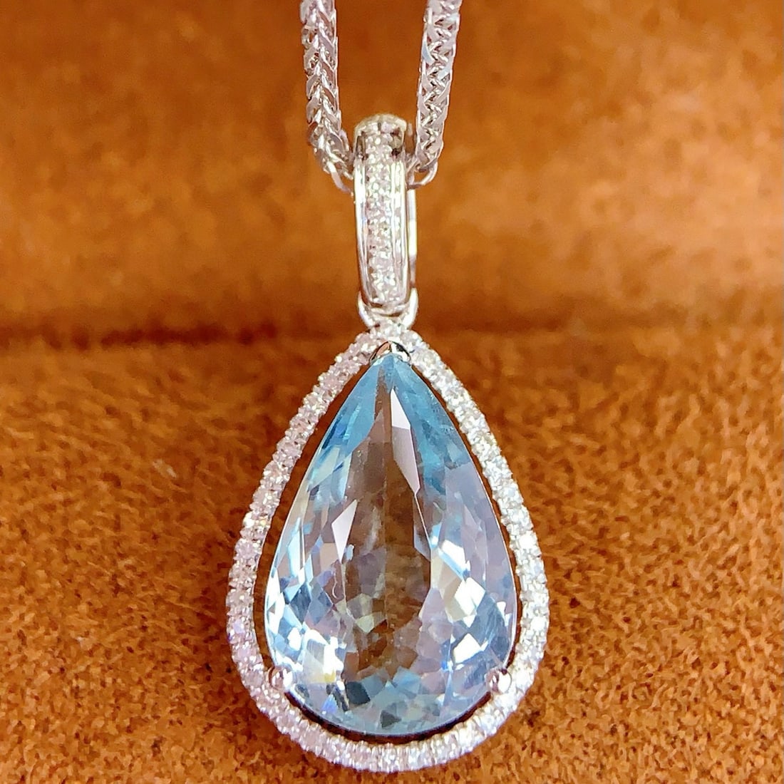 14k Gold 3.2 Ct Natural Aquamarine & Diamond Pendant( Without Chain ): Ref:231113093 // gold content:14k gold // main gemstone:aquamarine // shape:pear // carat weight:3. 2ct // color:blue // treatment:natural // // adjacent gemstone 2 : diamond // number of stones:50