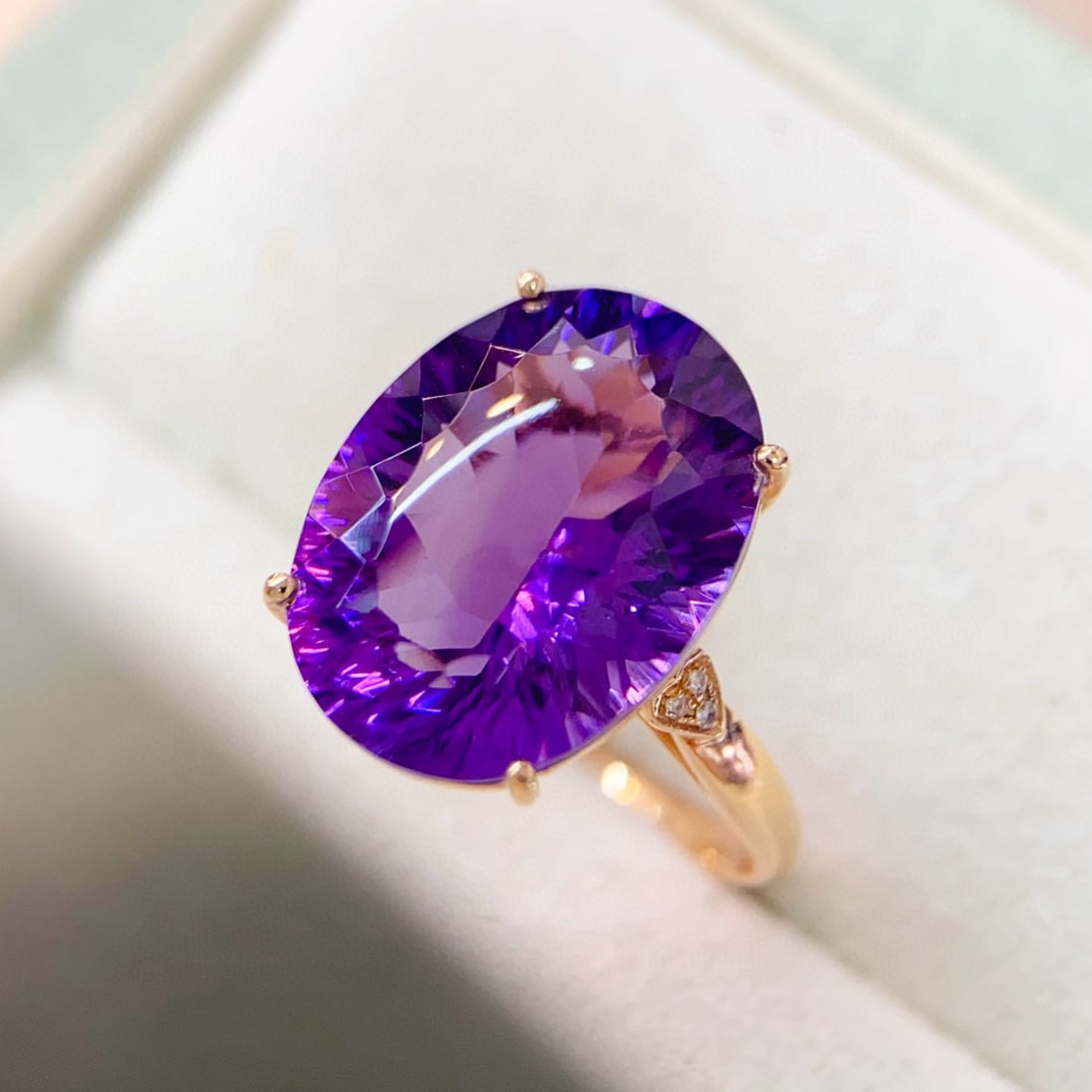 14k Gold 8.72 Ctw Natural Amethyst & Diamond Ring: Ref:231113148 // gold content:14k gold // ring size:7. 25us // // main gemstone:amethyst // shape:oval // carat weight:8. 7ct // color:purple // treatment:natural // // adjacent gemstone 2 : diamond
