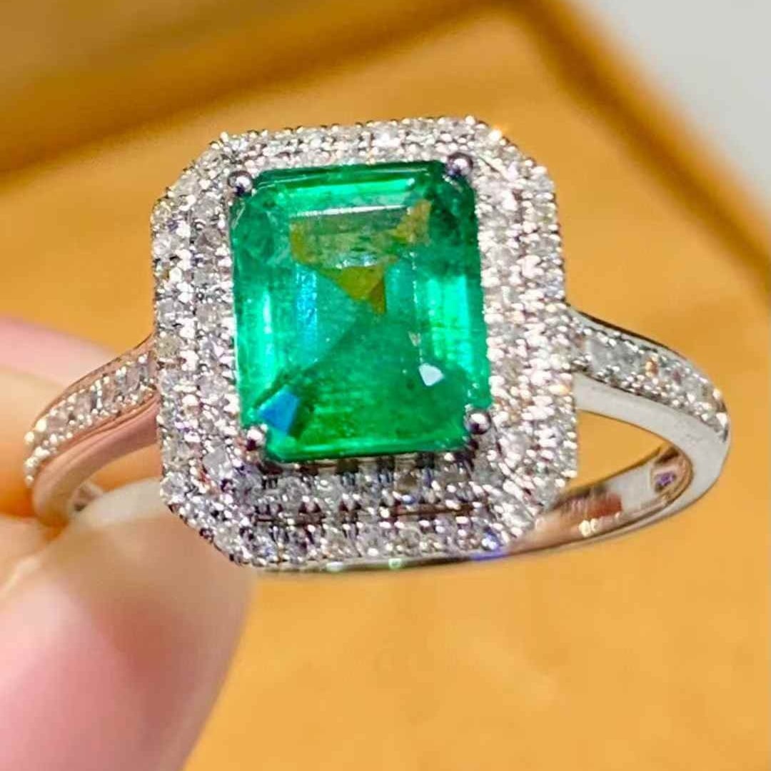14k Gold 1.4 Ct Natural Emerald & Diamond Ring: Ref:231113152 // gold content:14k gold // ring size:7. 25us // // main gemstone:emerald // shape:octagonal // carat weight:1. 4ct // color:green // treatment:natural // // adjacent gemstone 2 :