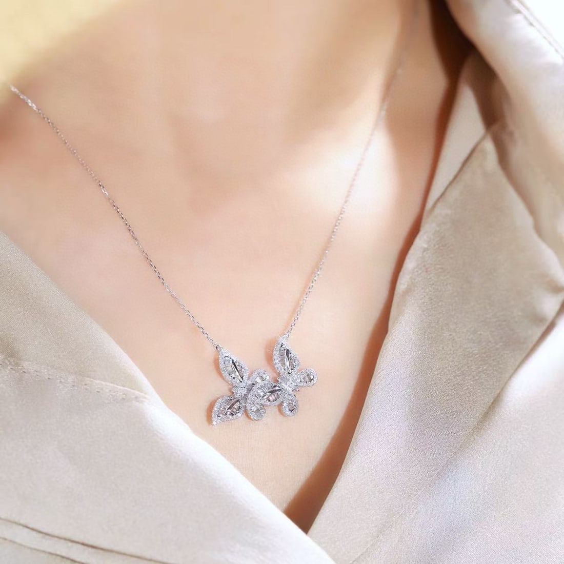 14k Gold 0.76 Ct Natural H Diamond & Butterfly Necklace - 2