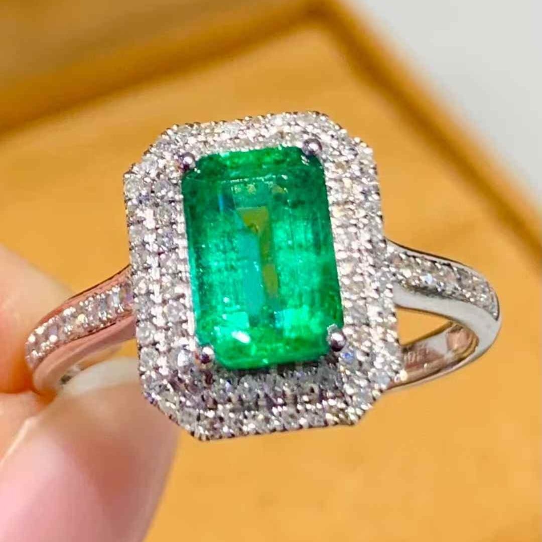 14k Gold 1.3 Ct Natural Emerald & Diamond Ring: Ref:231113200 // gold content:14k gold // ring size:7. 25us // // main gemstone:emerald // shape:octagonal // carat weight:1. 3ct // color:green // treatment:natural // // adjacent gemstone 2 :