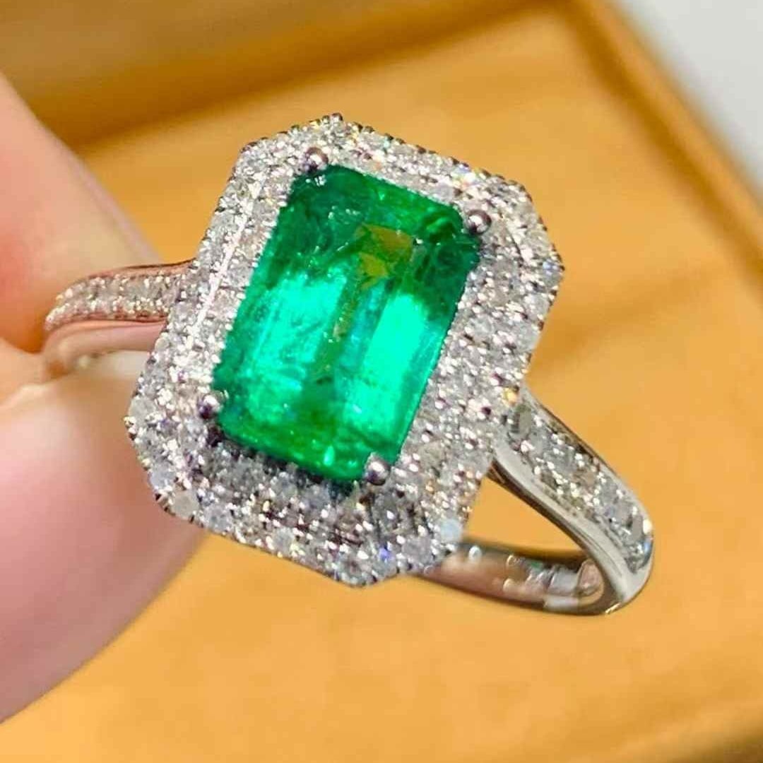 14k Gold 1.3 Ct Natural Emerald & Diamond Ring - 3