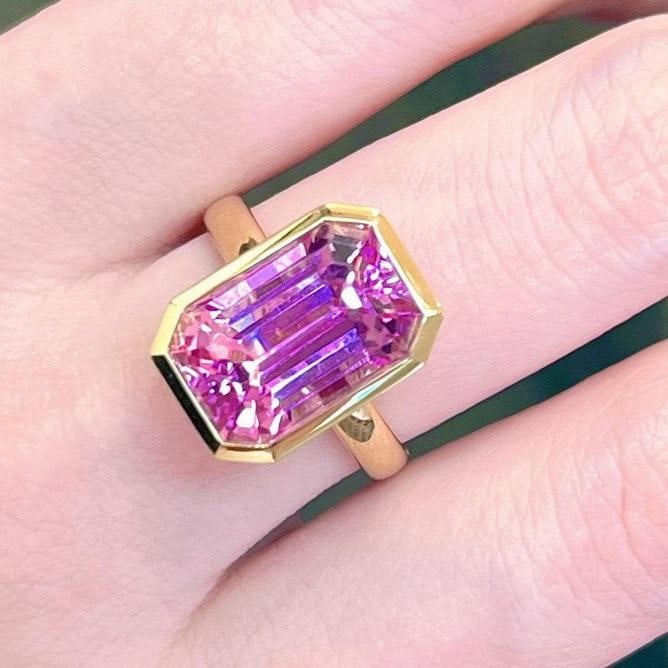 14k Gold 8.5 Ct Natural Kunzite & Solitaire Ring: Ref:231113220 // gold content:14k gold // ring size:7. 25us // // main gemstone:kunzite // shape:octagonal // carat weight:8. 5ct // color:pinkish purple // treatment:natural // Condition: New Low