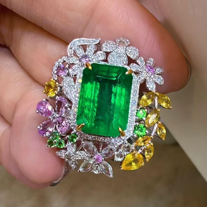 14k Gold 6.78 Ctw Natural Emerald & Coloured Gemstone Ring: Ref:231113245 // gold content:14k gold // ring size:7. 25us // // main gemstone:emerald // shape:octagonal // carat weight:4. 75ct // color:green // treatment:natural // // adjacent gemstone 2 : colou