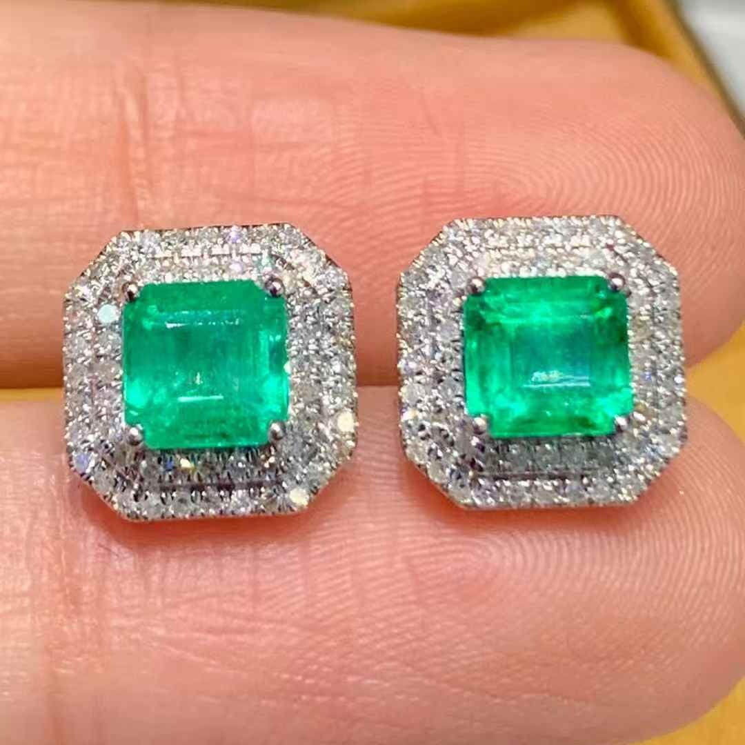 14k Gold 1.4 Ct Natural Emerald & Diamond Earrings: Ref:231113246 // gold content:14k gold // main gemstone:emerald // shape:octagonal // carat weight:1. 4ct // color:green // treatment:natural // // adjacent gemstone 2 : diamond // shape:round //