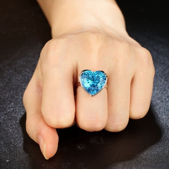 14k Gold 14.8 Ct Natural Topaz & Diamond Ring - 9