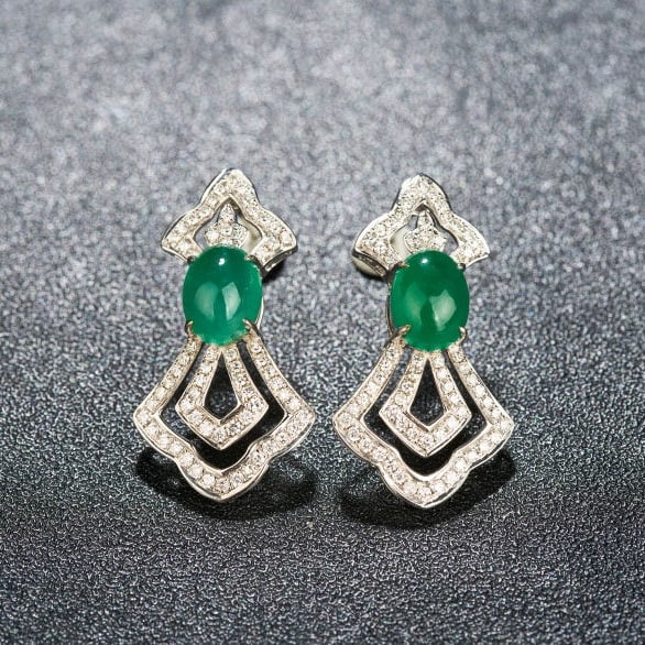 14k Gold 3.79 Ctw Natural Emerald & Diamond Earrings: Ref:231114023 // gold content:14k gold // main gemstone:emerald // shape:oval // carat weight:3. 1ct // color:green // treatment:natural // // adjacent gemstone 2 : diamond // shape:round // carat wei