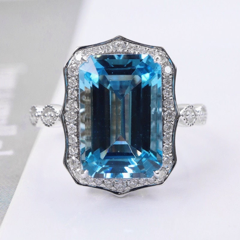 14k Gold 4.04 Ctw Natural Aquamarine & Diamond Ring: Ref:231114025 // gold content:14k gold // ring size:7. 25us // // main gemstone:aquamarine // shape:octagonal // carat weight:3. 82ct // color:santa maria color // treatment:natural // // adjacent gem