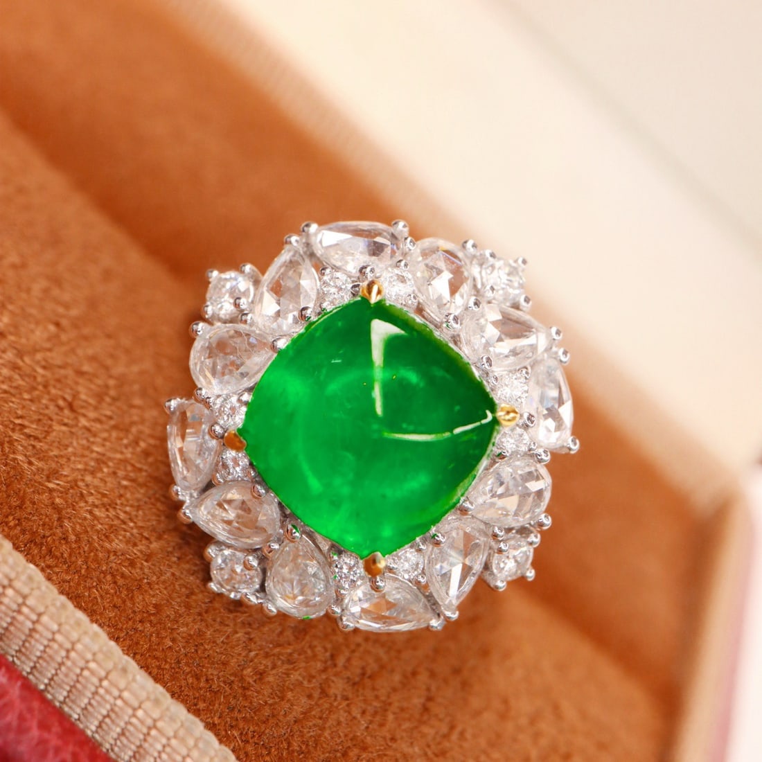 14k Gold 4.19 Ctw Vivid Green Natural Emerald & Diamond Ring: Ref:231114029 // gold content:14k gold // ring size:7. 25us // // main gemstone:emerald // shape:sugar-loaf // carat weight:3. 20ct // color:vivid green // treatment:natural // // adjacent gemstone 2 