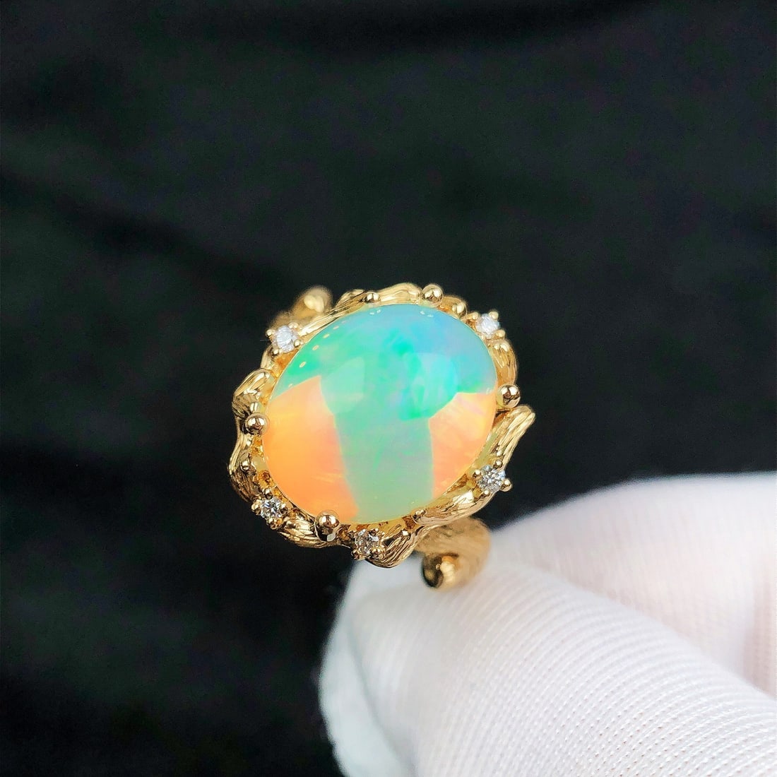 14k Gold 3.83 Ctw Natural Opal & Diamond Ring: Ref:231114080 // gold content:14k gold // ring size:7. 25us // // main gemstone:opal // shape:oval // carat weight:3. 70ct // color:color // treatment:natural // // adjacent gemstone 2 : diamond // sh