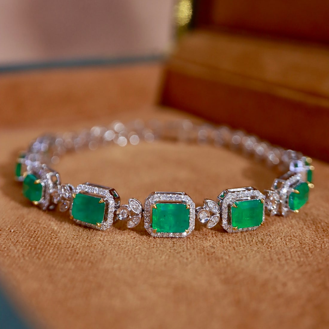 14k Gold 5.46 Ctw Natural Emerald & Diamond Bracelet - 4