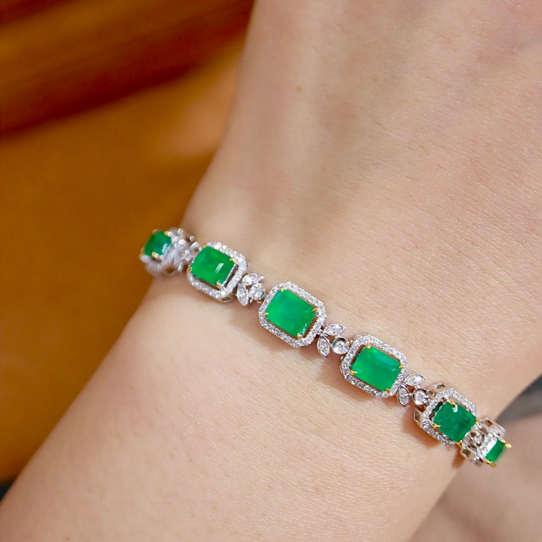 14k Gold 5.46 Ctw Natural Emerald & Diamond Bracelet - 5