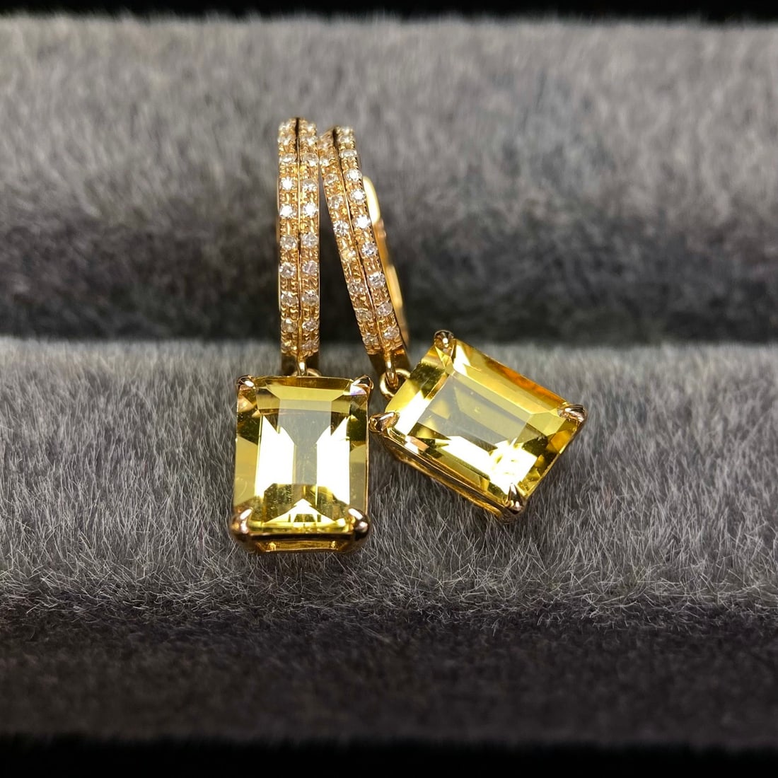14k Gold 2.63 Ct Natural Citrine & Diamond Earrings: Ref:231114086 // gold content:14k gold // main gemstone:citrine // shape:octagonal // carat weight:2. 63ct // color:yellow // treatment:natural // // adjacent gemstone 2 : diamond // number of