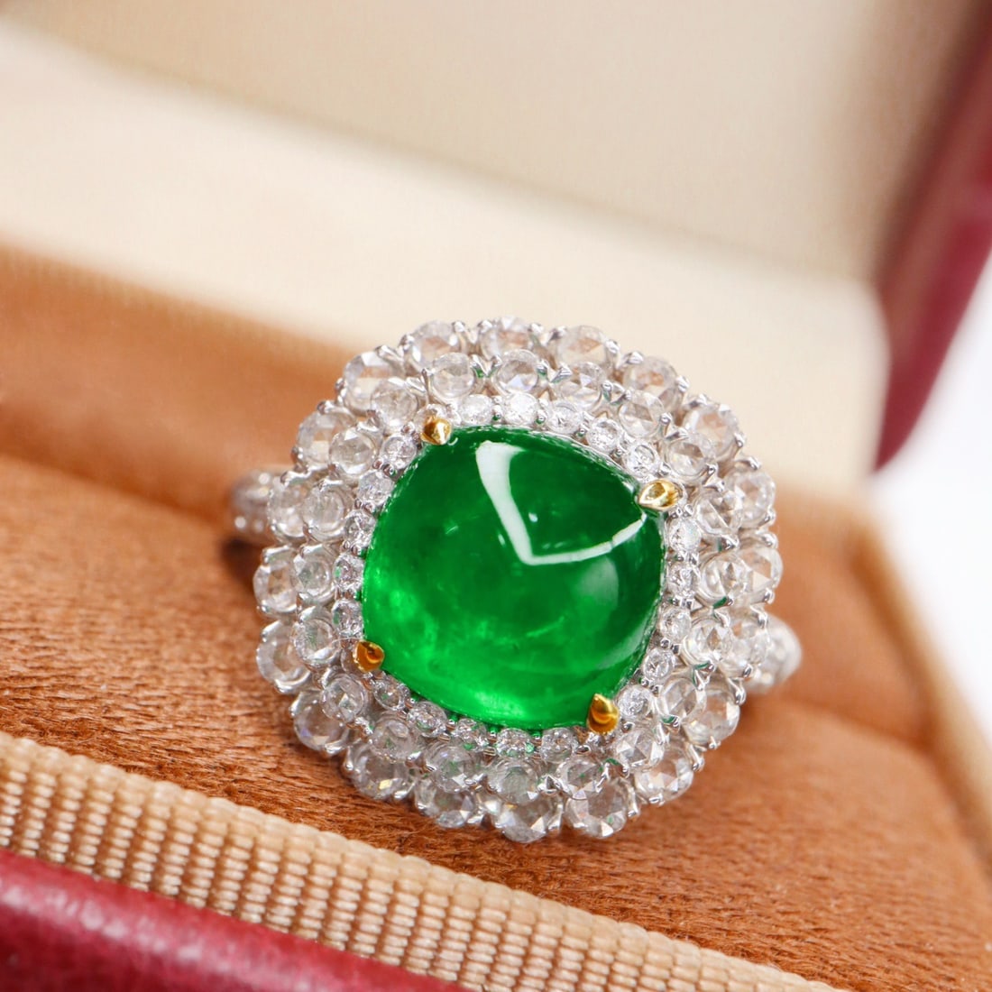 14k Gold 3.97 Ctw Vivid Green Natural Emerald & Diamond Ring: Ref:231114111 // gold content:14k gold // ring size:7. 25us // // main gemstone:emerald // shape:sugar-loaf // carat weight:3. 20ct // color:vivid green // treatment:natural // // adjacent gemstone 2