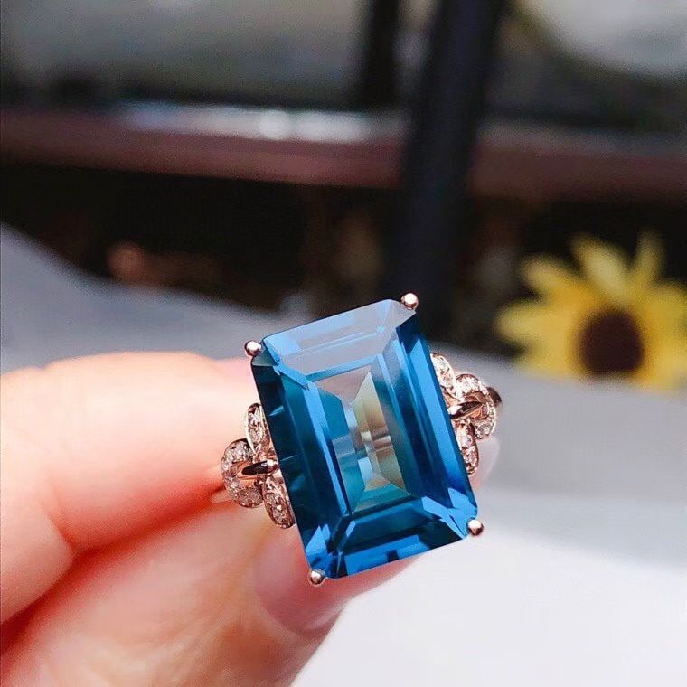 14k Gold 8.15 Ct Natural Topaz & Diamond Ring: Ref:231114131 // gold content:14k gold // ring size:7. 25us // // main gemstone:topaz // shape:octagonal // carat weight:8. 15ct // color:blue // treatment:natural // // adjacent gemstone 2 : diamond