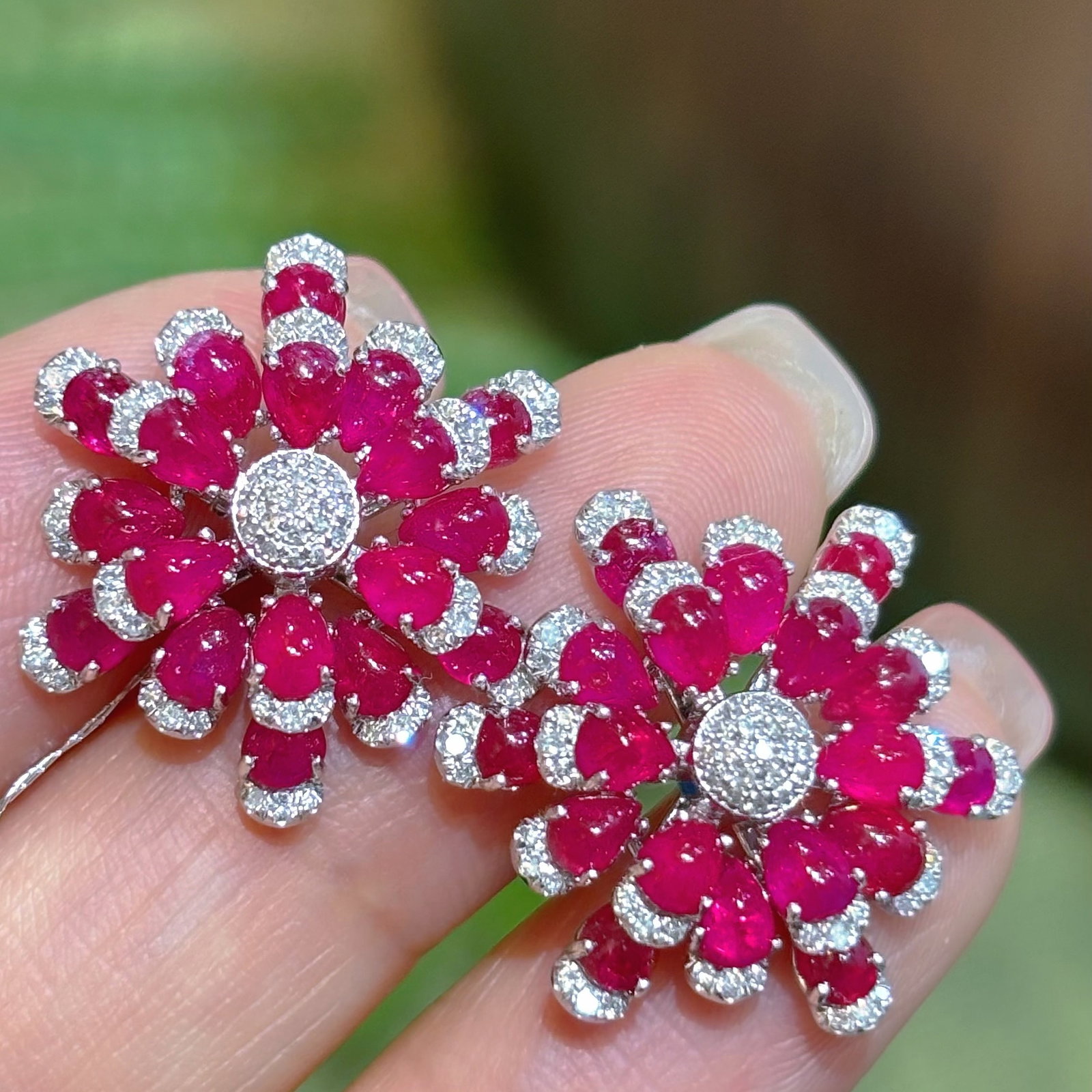 14k Gold 7.2 Ct Natural Ruby & Diamond Earrings: Ref:231114135 // gold content:14k gold // main gemstone:ruby // shape:pear // carat weight:7. 2ct // color:red // treatment:natural // // adjacent gemstone 2 : diamond // shape:round // clarity