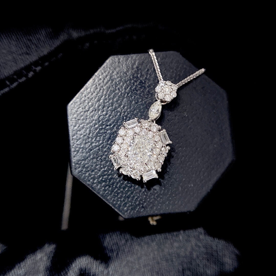 Gia Certified 14k Gold 0.50 Ct Natural H Vs1 Cushion Diamond Necklace: Ref:231114148 // gold content:14k gold // main gemstone:diamond // certified:gia // shape:cushion // carat weight:0. 50ct // clarity grade:vs1 // color:h // treatment:natural // // adjacent gemstone