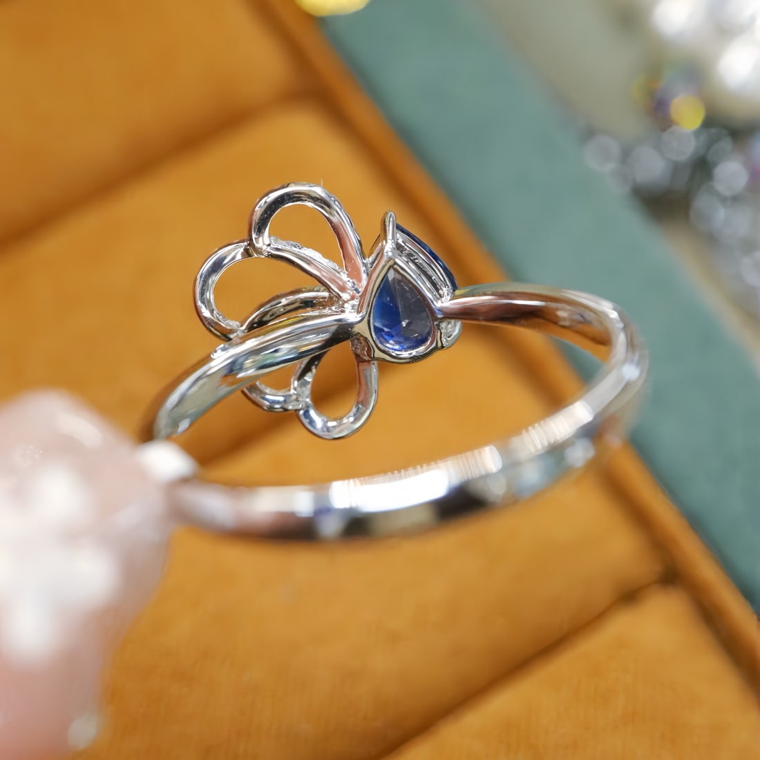 14k Gold 0.85 Ctw Natural Sapphire & Diamond Ring - 4