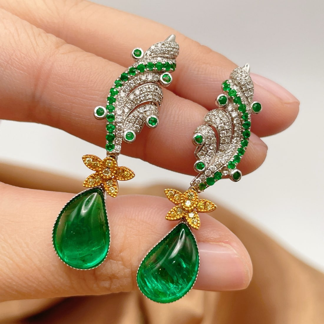 14k Gold 11.00 Ctw Natural Emerald & Emerald Earrings - 3