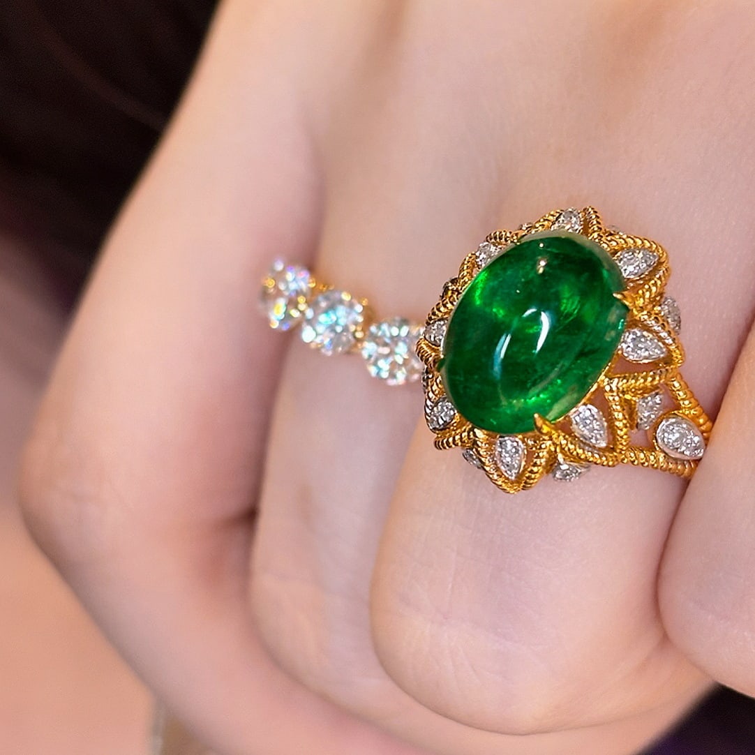 14k Gold 4.5 Ct Vivid Green Natural Emerald & Diamond Ring - 3