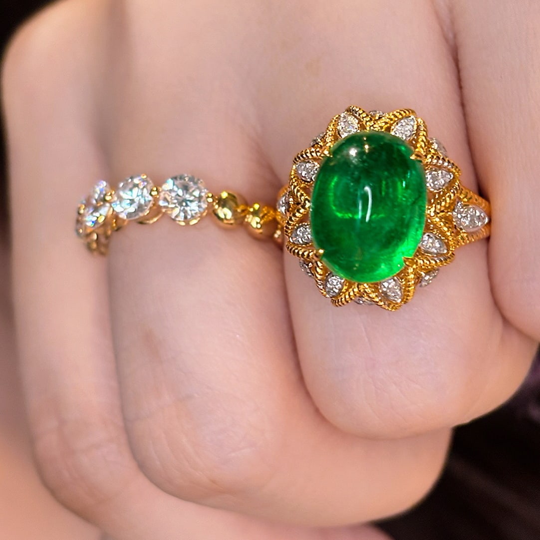 14k Gold 4.5 Ct Vivid Green Natural Emerald & Diamond Ring - 6
