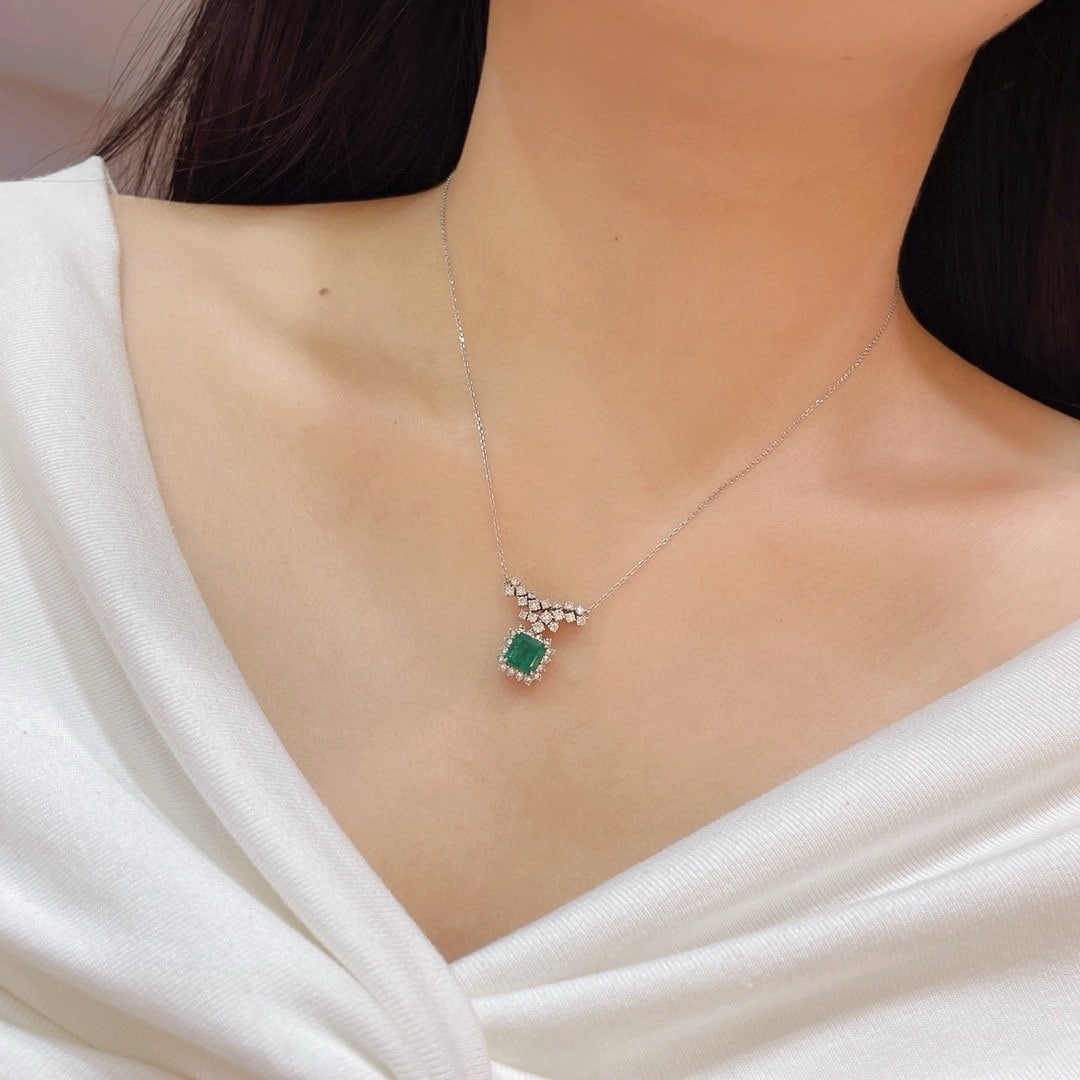 14k Gold 2.18 Ctw Vivid Green Natural Emerald & Diamond Necklace - 3