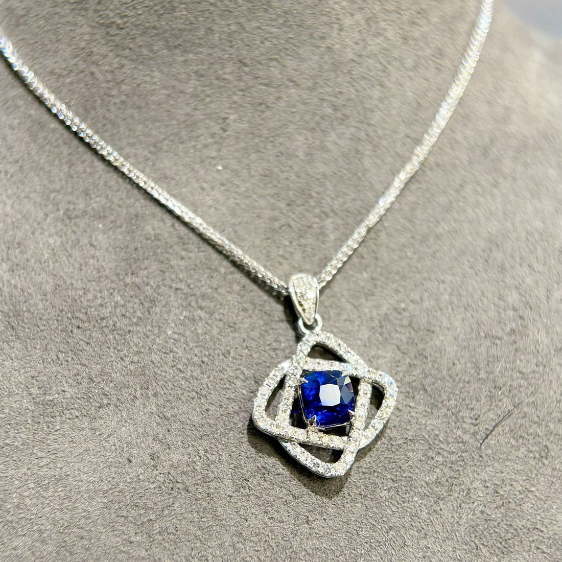 14k Gold 1.13 Ctw Natural Sapphire & Diamond Pendant( Without Chain ): Ref:231114191 // gold content:14k gold // main gemstone:sapphire // shape:cushion // carat weight:0. 86ct // color:royal blue // treatment:natural // // adjacent gemstone 2 : diamond // shape:round