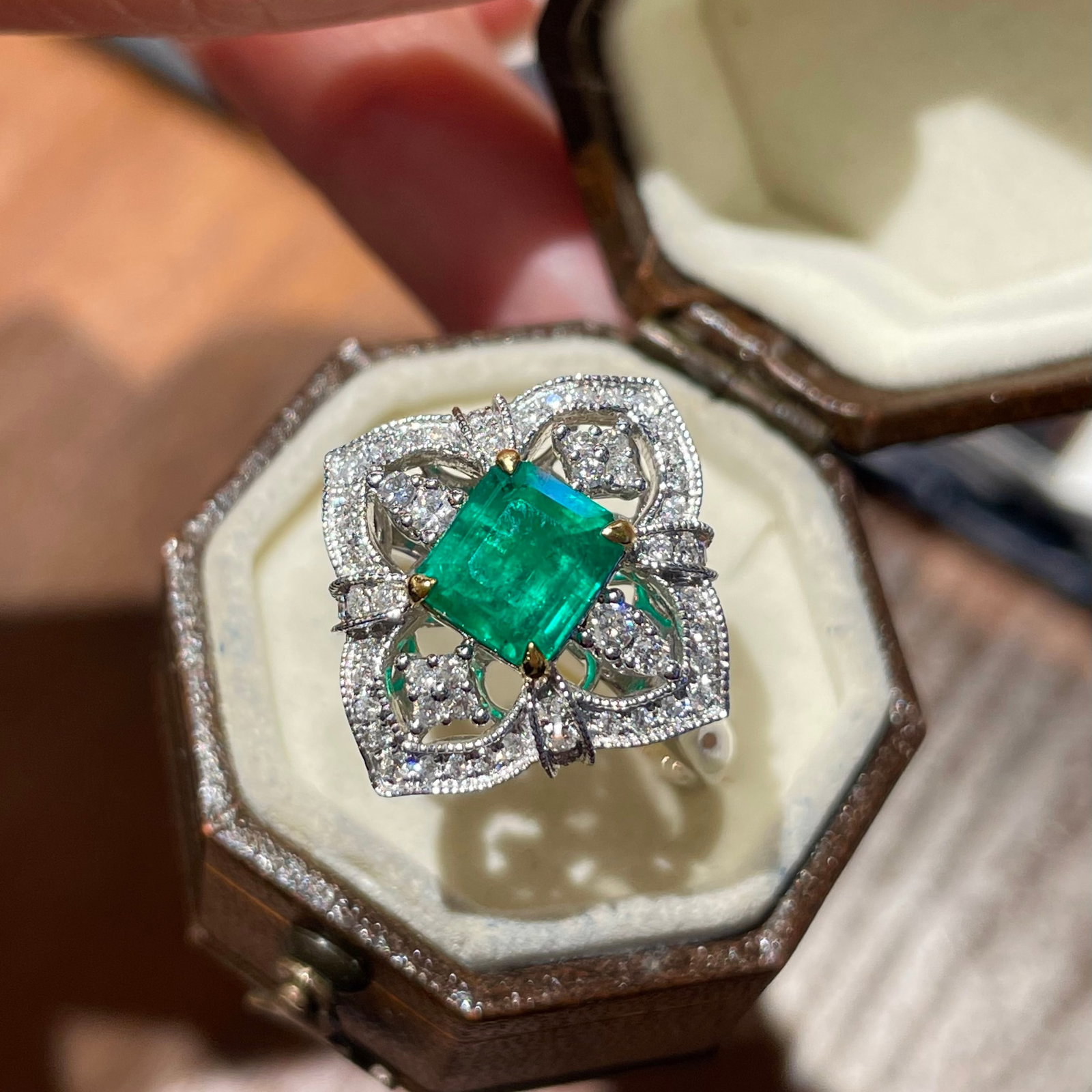 14k Gold 1.3 Ct Vivid Green Natural Emerald & Diamond Ring - 4