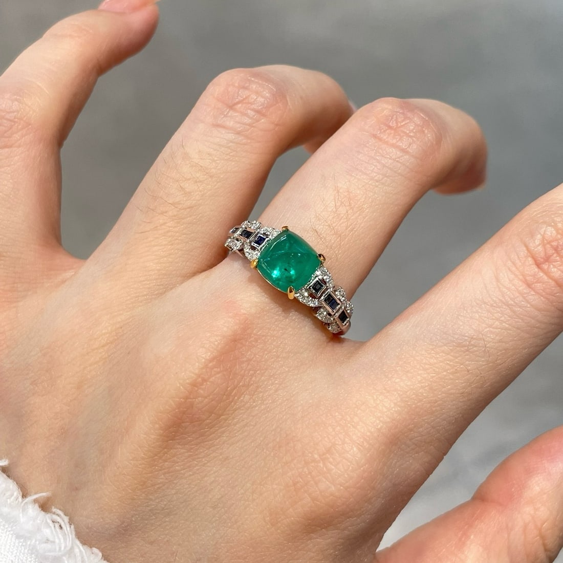 14k Gold 2 Ct Natural Emerald & Diamond & Sapphire Ring - 3