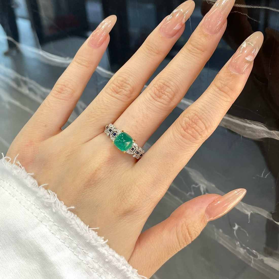 14k Gold 2 Ct Natural Emerald & Diamond & Sapphire Ring - 4
