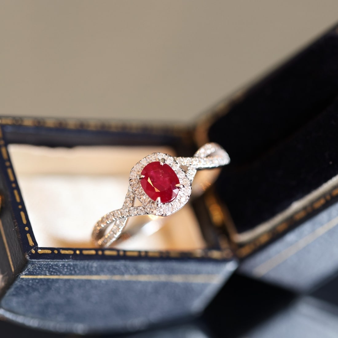 14k Gold 0.87 Ctw Vivid Red Natural Ruby & Diamond Ring - 2